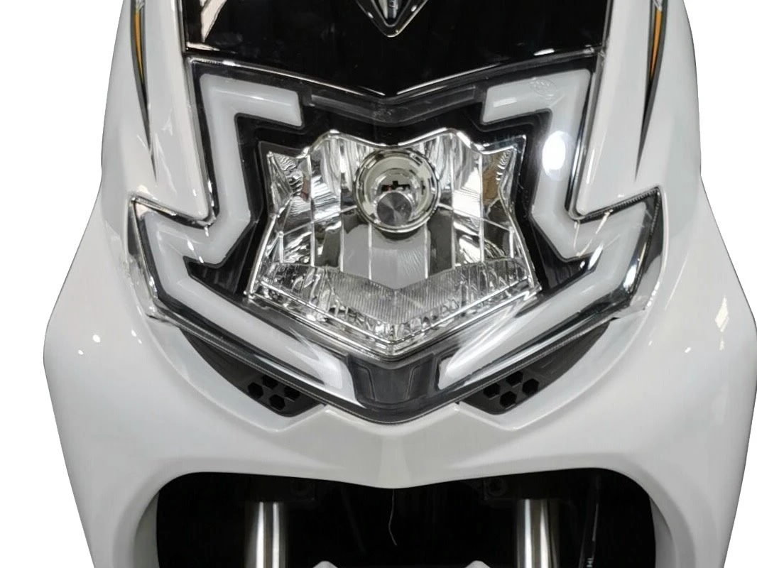 2.Whether it's late at night or rain and fog, the front lamp makes you feel safe to travel, bright warning, fearless of darkness. 2.Whether it's late at night or rain and fog, the front lamp makes you feel safe to travel, bright warning, fearless of darkness.
